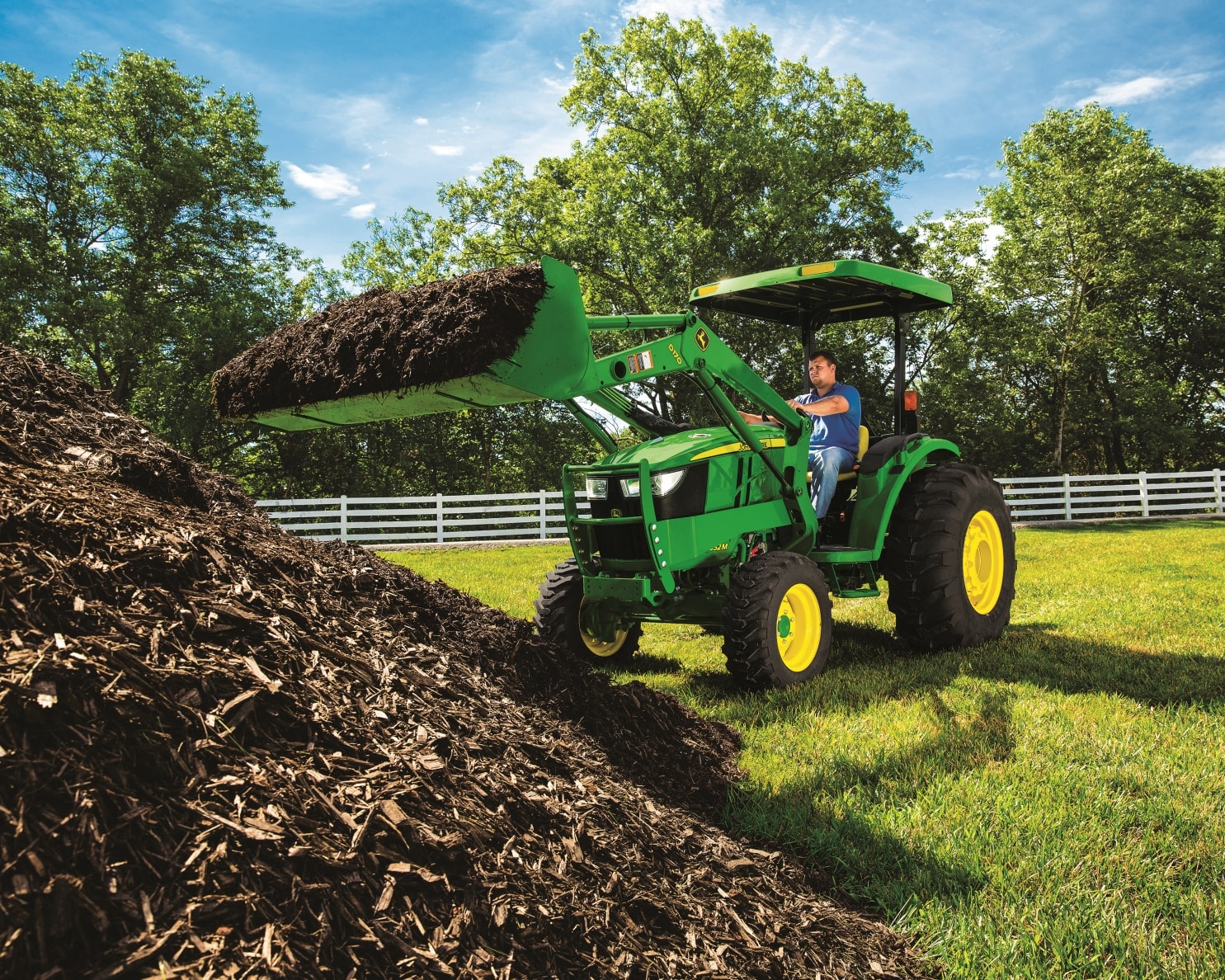 4052M_Compact_Tractor_John_Deere_Mulch
